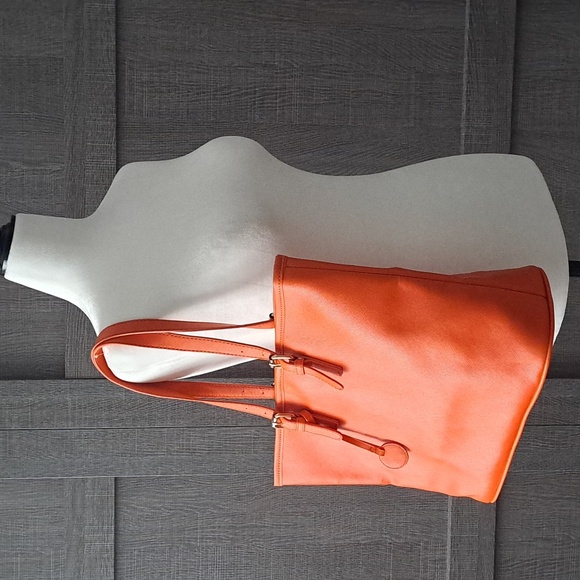 PAYLESS Tote - Picture 10 of 10